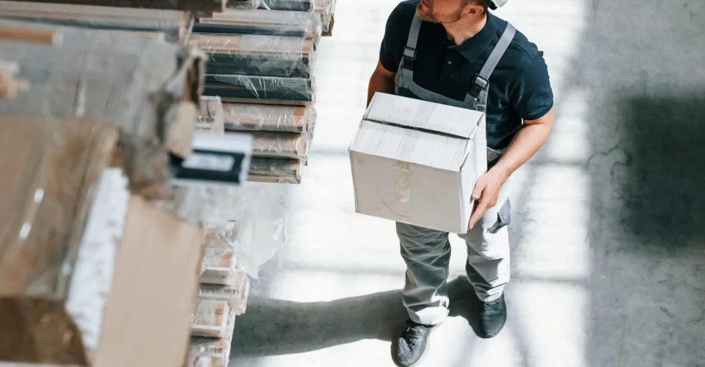 A Worker adopting Tileo Manual Handling